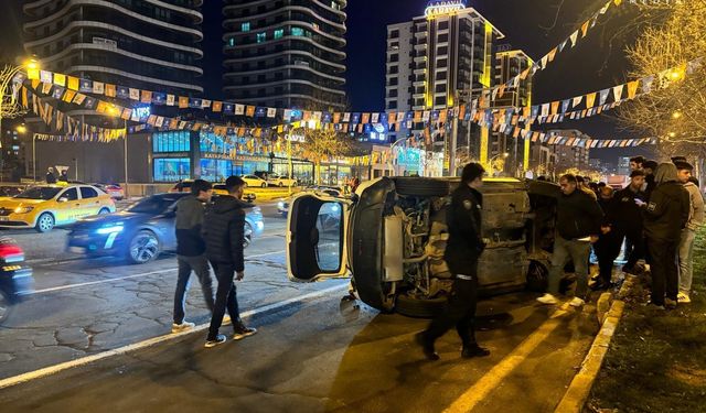 Diyarbakır'da, 75 metrelik yoldaki trafiği felç eden kaza