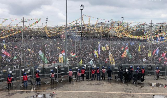 Diyarbakır Newroz’unda yağmur ve Zana sürprizleri