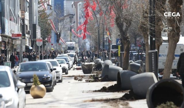 AK Partililerden Van’daki irade gaspına tepki