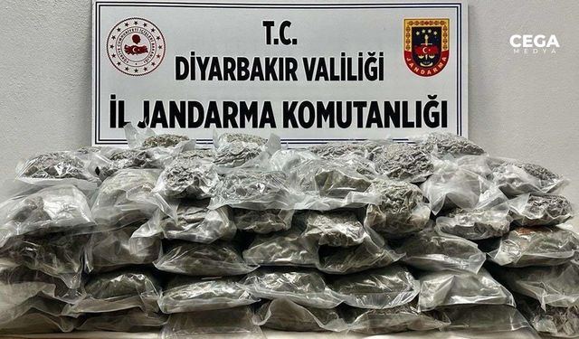 Diyarbakır Sur’da bir araç içinde 71 kilo esrar ele geçirildi