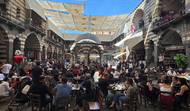 Bayram bitti, Diyarbakır sokaklara taştı