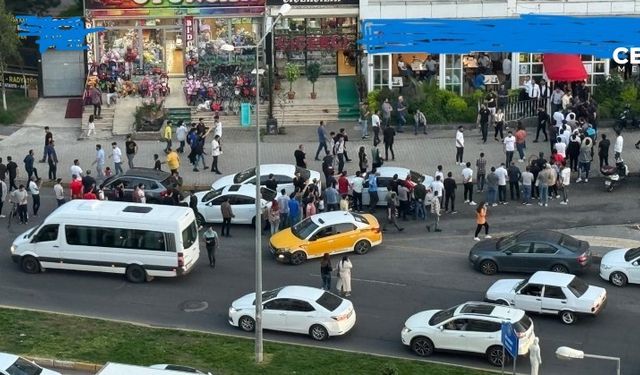 Diyarbakır'daki tatlıcının önünde mesai sonrası uzun kuyruk