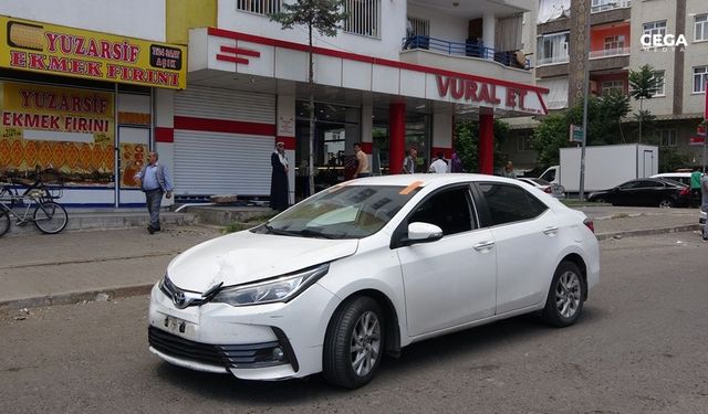 Diyarbakır’da otomobil kasap markete girdi