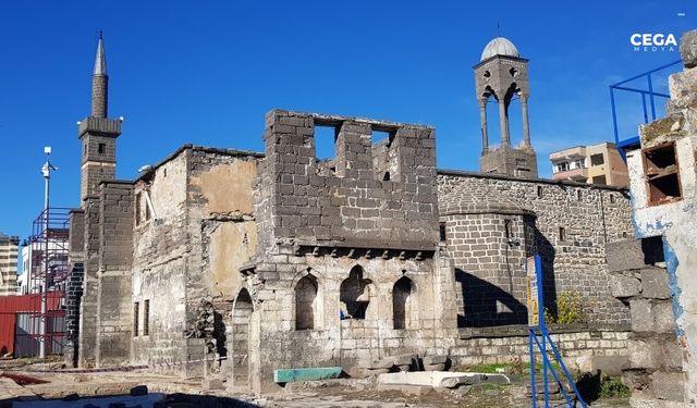 Diyarbakır'daki kilise beş yıl önce böyleydi, bugün bakın ne durumda ?