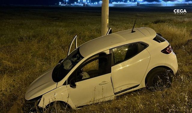 Diyarbakır’da şarampole yuvarlanan otomobilde 3 yaralı