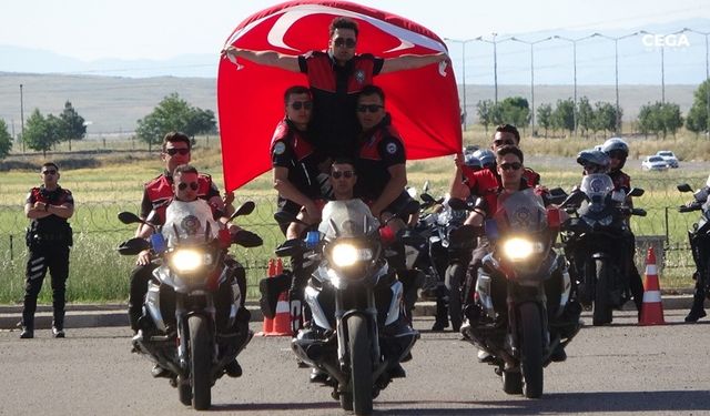 Diyarbakır'da Motosikletli Yunuslardan gösteri