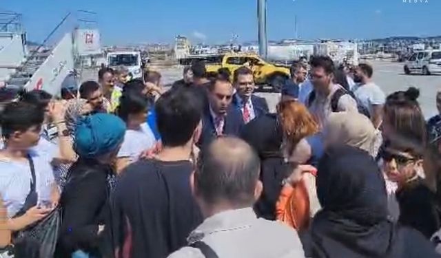Diyarbakır yolcuları, İstanbul’da 3 saat uçakta bekletildi