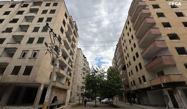 Diyarbakır'da ağır hasarlı binalar yıkım bekliyor