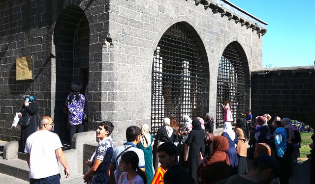 Diyarbakır'da YKS öğrenci ve aileleri oraya aktı