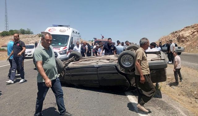 Diyarbakır'da kontrolden çıkan otomobil takla attı