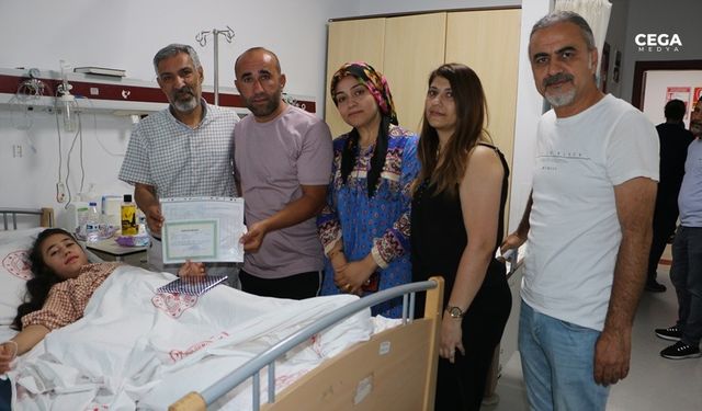 Diyarbakır’da hastanedeki öğrenciye öğretmenlerinden karne sürprizi
