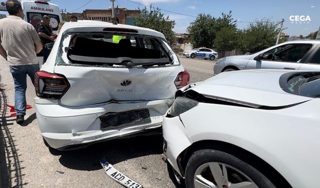 Diyarbakır’da zincirleme kaza: 3 araç çarpıştı 4 yaralı