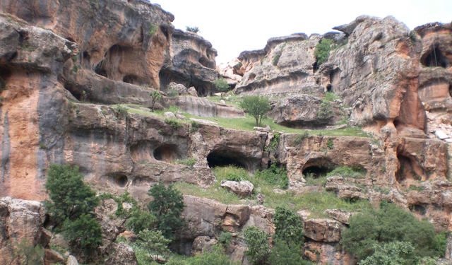 Diyarbakır'daki mağara evler keşfedilmeyi bekliyor