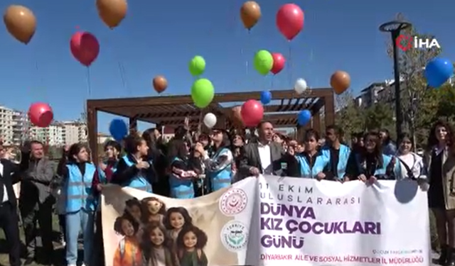 Diyarbakır’da 100 kız çocuğu farkındalık için gökyüzüne balonlar bıraktı