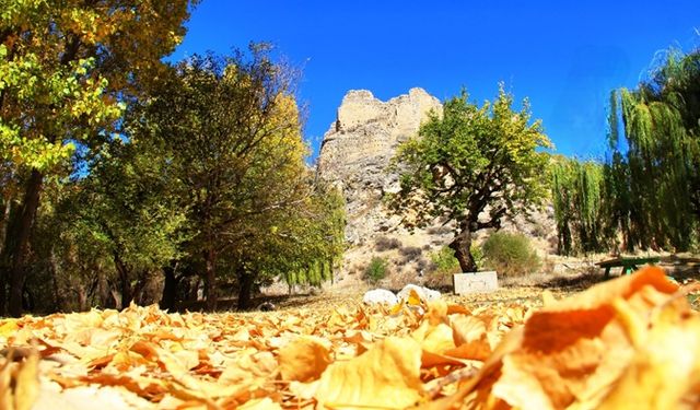 Hurman Kalesi sarıya büründü