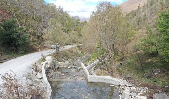 Van Bahçesaray’ın kaynak suları çiftçiye ulaşıyor