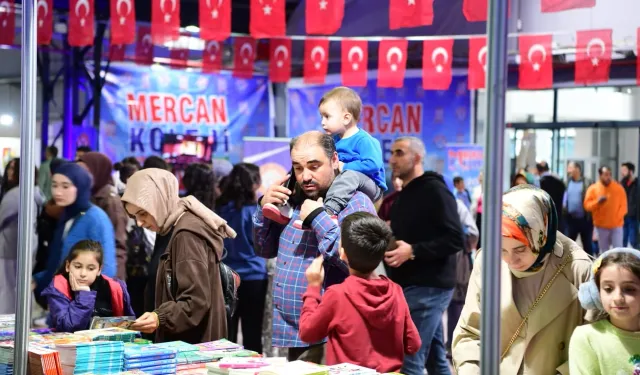 Kitapseverler Malatya'da yazarlarla buluştu