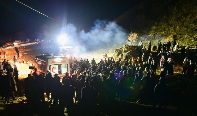 Koyunlarını otlatan 2 çobanın üzerine kaya parçaları düştü: Bir can kaybı