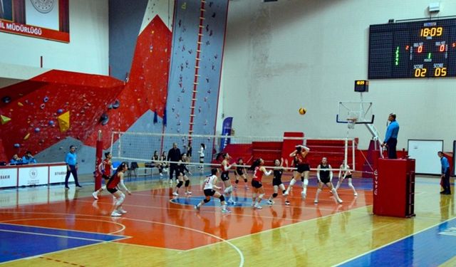 Diyarbakır Büyükşehir Genç Kadınlar Voleybol Takımı finalde