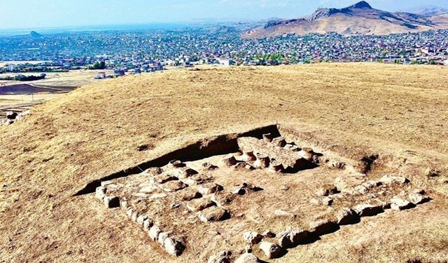 Kevenli Kalesi'nde 42 dev küp gün yüzüne çıkarıldı