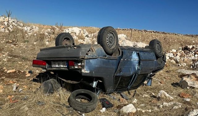 Mardin'de devrilen otomobilde 2 yaralı