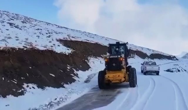 Kardan kapanan köy yolu ulaşıma açıldı