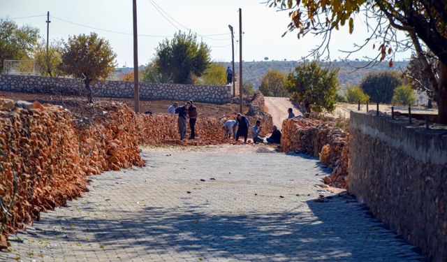 Diyarbakır’da yol çalışmasında belediye halk el ele