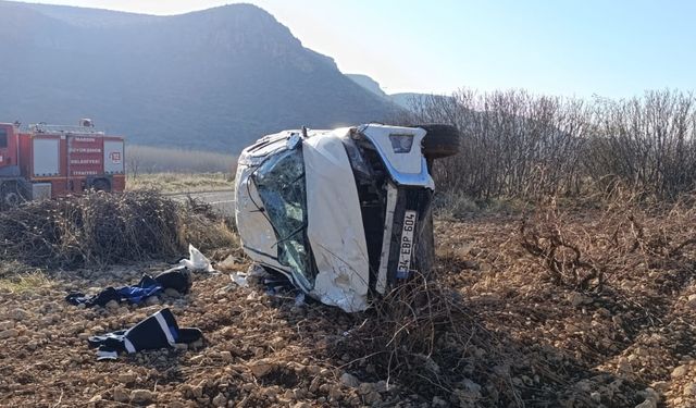 Savur'da  pikap devrildi, 4 kişi ölümden döndü