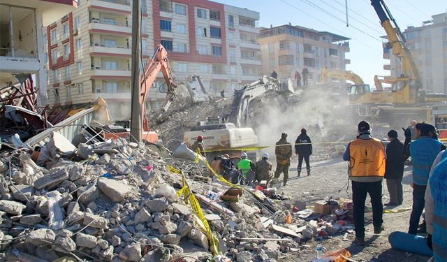 Depremin yıl dönümünde önemli ve kritik öneriler