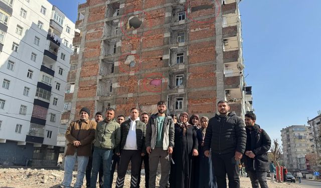 Diyarbakır'da tahliye kararına rağmen hasarlı evde oturuyorlar