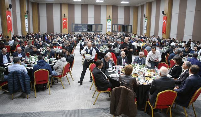 Diyarbakır Valisi Zorluoğlu, sanayici ve iş insanlarıyla iftarda biraraya geldi