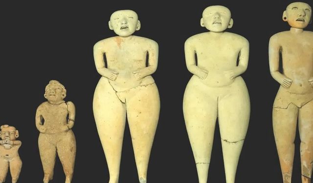 Piramidin tepesinde, 2.400 yıllık kuklalar bulundu