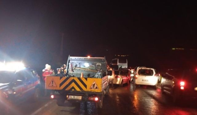 Sağanak nedeniyle yollar kapandı
