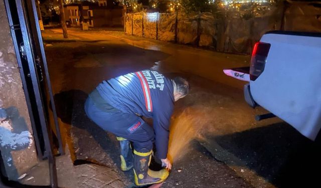Sağanak yağış ve dolu hayatı felç etti