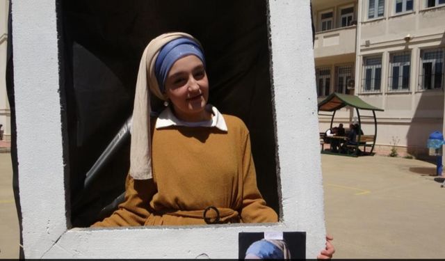 Öğrenciler atıklardan 'Yürüyen Tablolar' yaptı