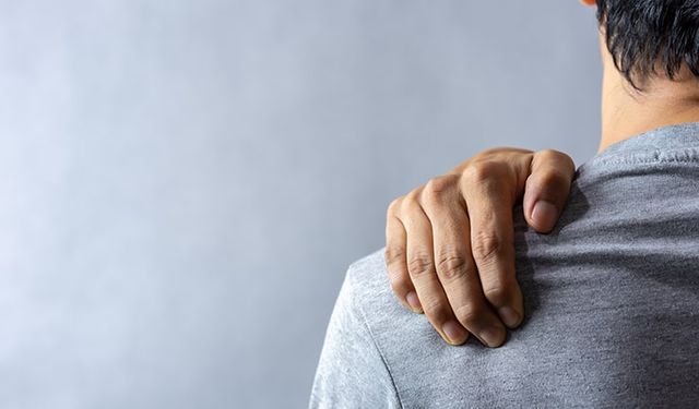 Omuz sıkışma sendromu, günlük yaşamı olumsuz etkiliyor
