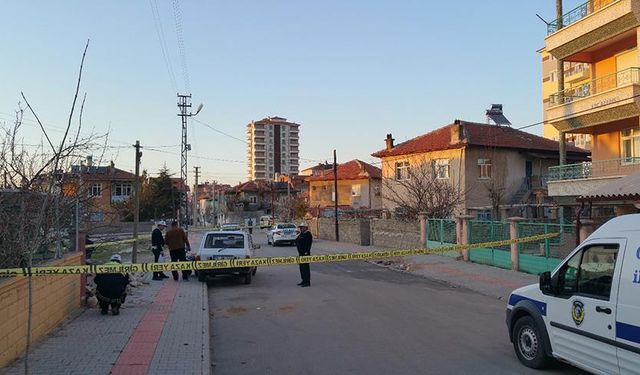 Kilis'te geri manevra yaparken eşine çarptı