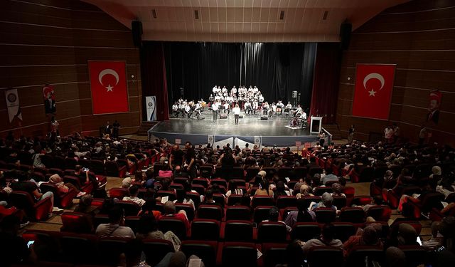 Dicle Üniversitesi yılsonu konseri büyüledi