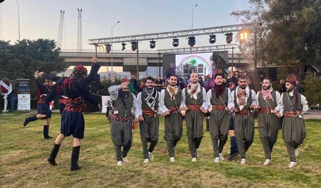 Diyarbakırlıların zeybek ve halaylı İzmir buluşması