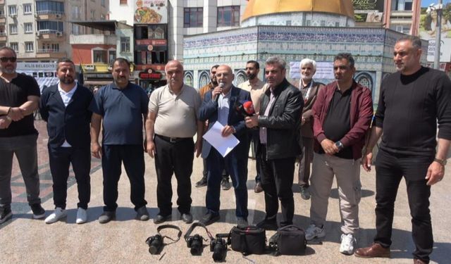 Öldürülen gazeteciler için protesto