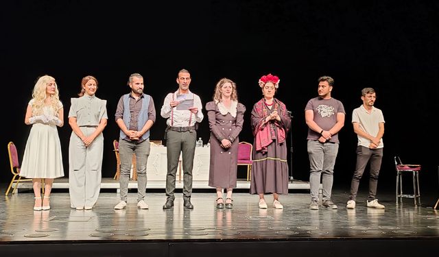 Amatör tiyatroculardan profesyonel performans