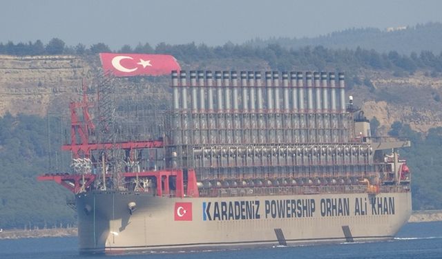 Dünyanın en büyük gemisi boğazdan geçti