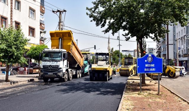 Diyarbakır’daki Medine Bulvarı’nda asfalt çalışması