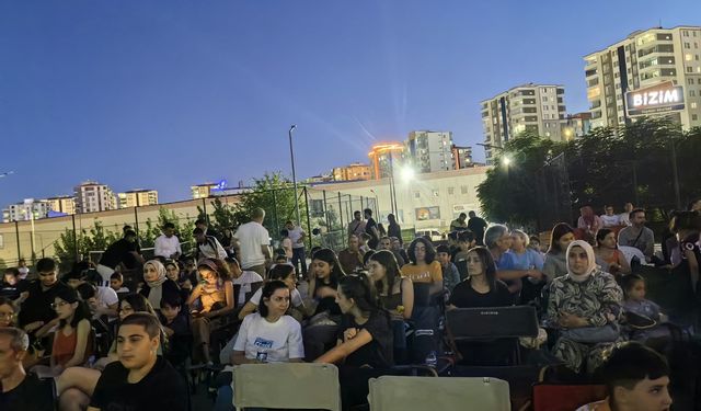 Diyarbakır'da açık hava sinema etkinliği