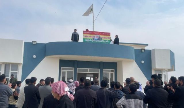 Irak, Şengal'de belediye binasına el koydu