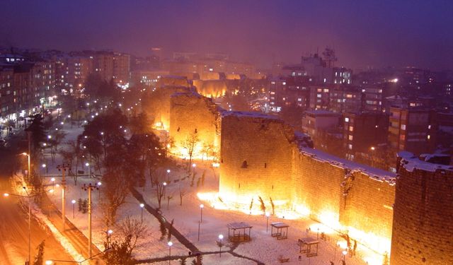 Diyarbakır’da Tevrat’taki Asur kralının steli bulundu