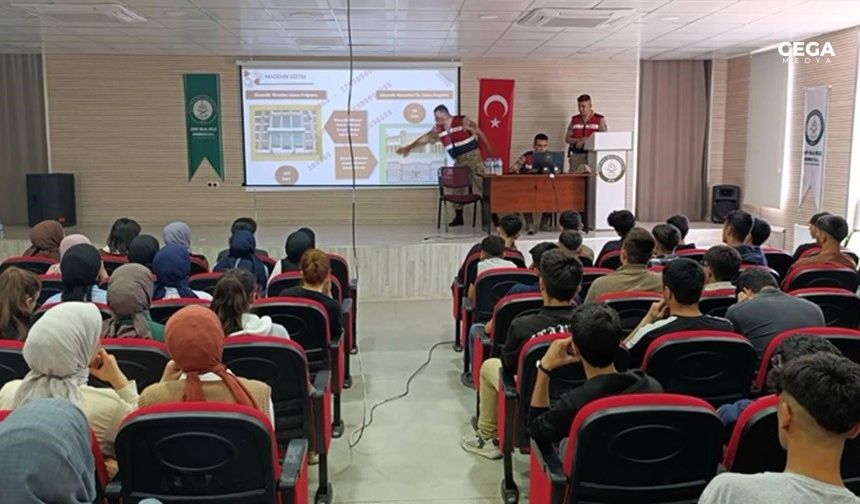 Diyarbakır Dicle’de liselilere Jandarma ve Sahil Güvenlik Akademisi tanıtımı