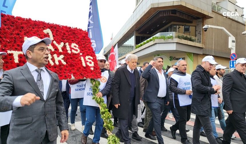 TÜRK-İŞ Kazancı Yokuşu'na karanfil, Taksim'e çelenk bıraktı