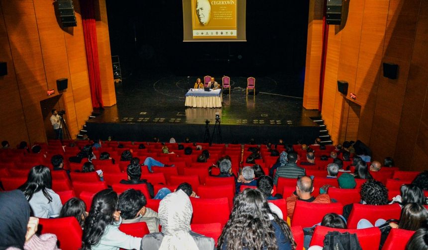 Şair, yazar Cegerxwîn Diyarbakır’da anıldı