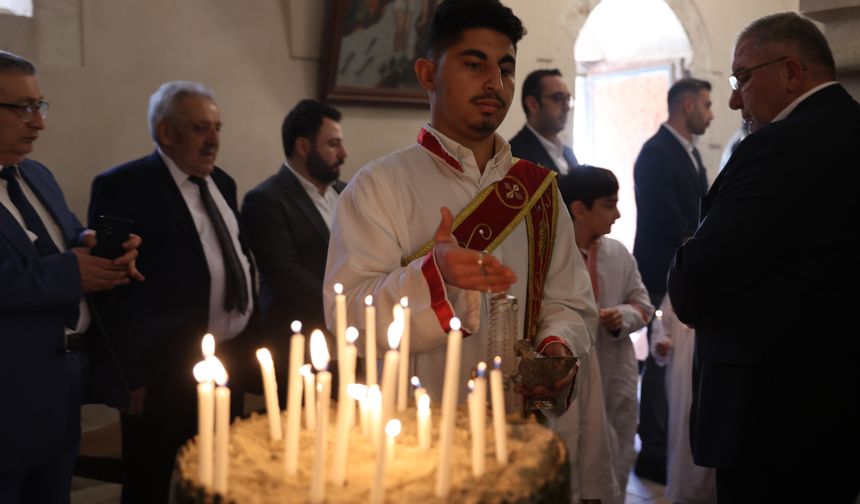 Mardin'de tarihi kilisede Paskalya Bayramı